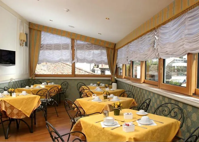Otel La Lumiere Di Piazza Di Spagna 3*